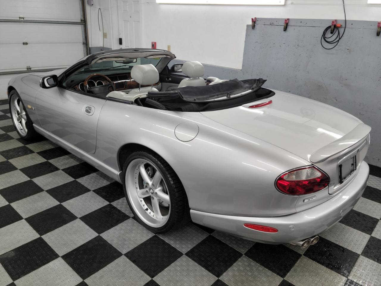 Jaguar XK8 2dr Conv XKR 2005