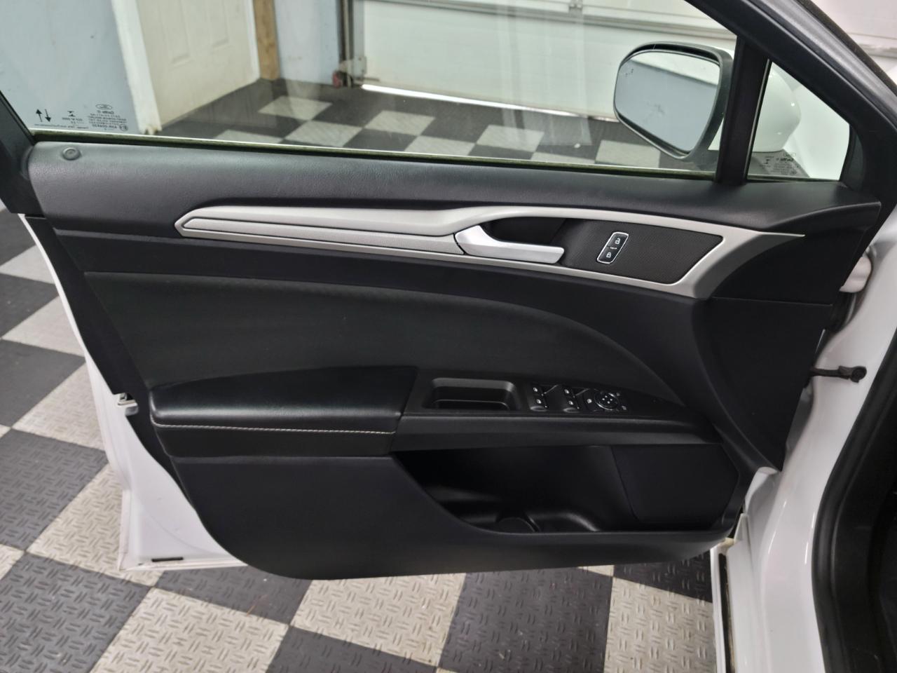 Ford Fusion SE FWD 2020