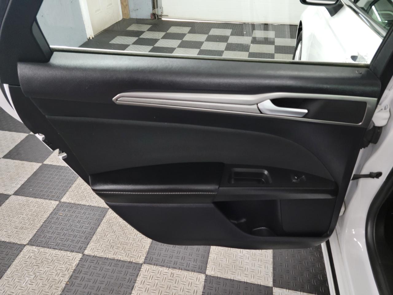 Ford Fusion SE FWD 2020