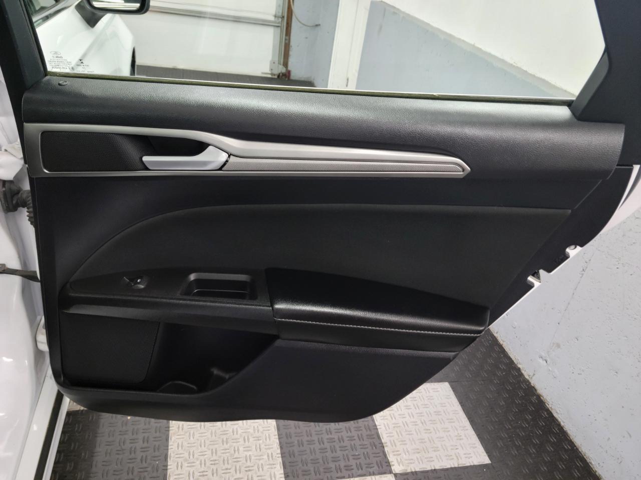 Ford Fusion SE FWD 2020