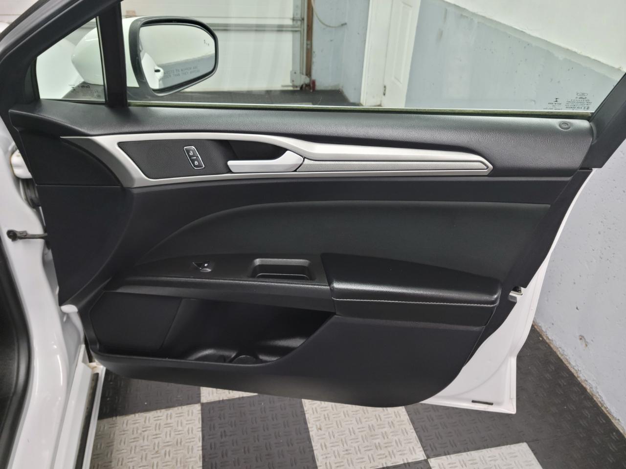 Ford Fusion SE FWD 2020