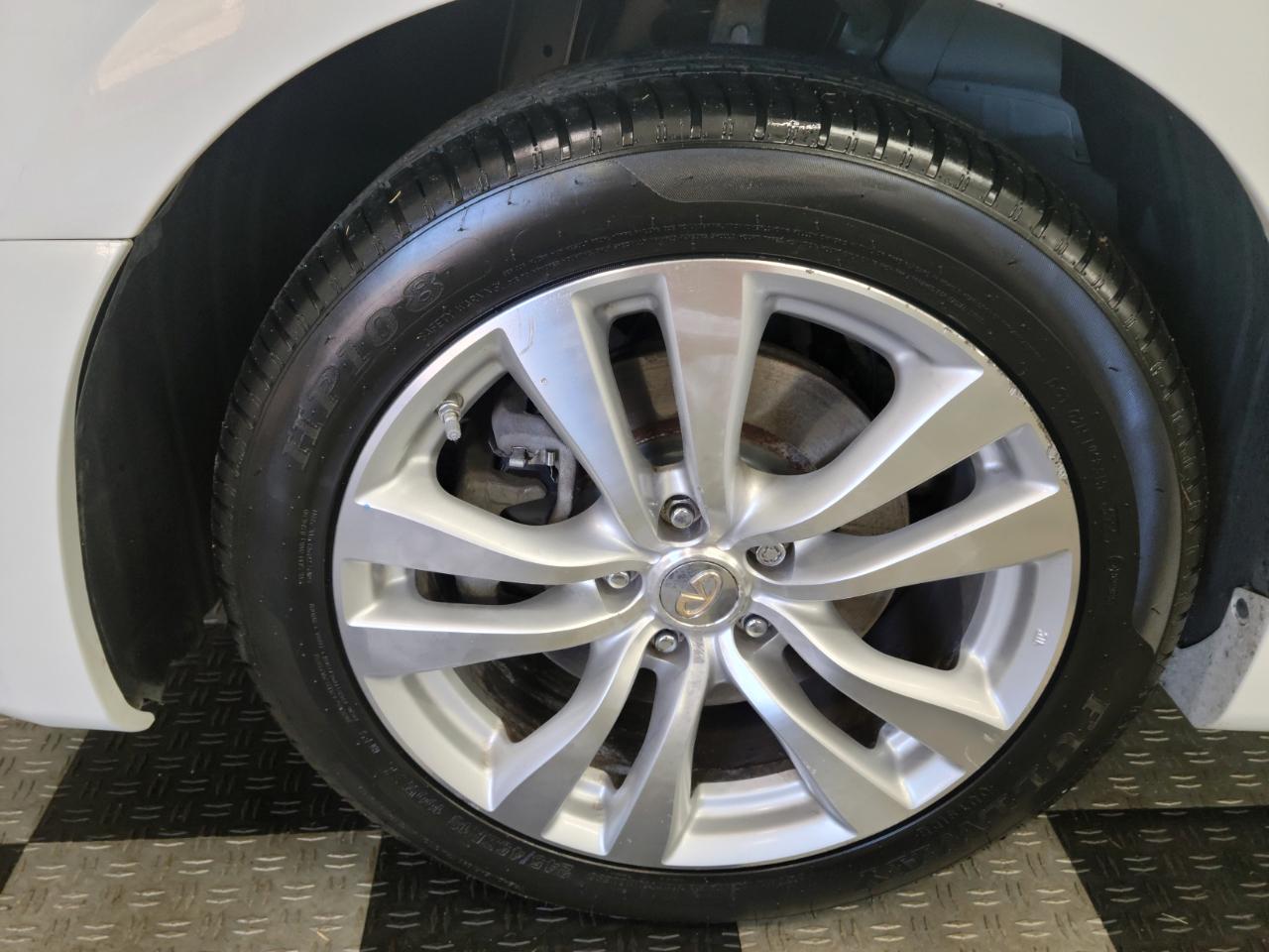 Infiniti M35 4dr Sdn AWD 2010