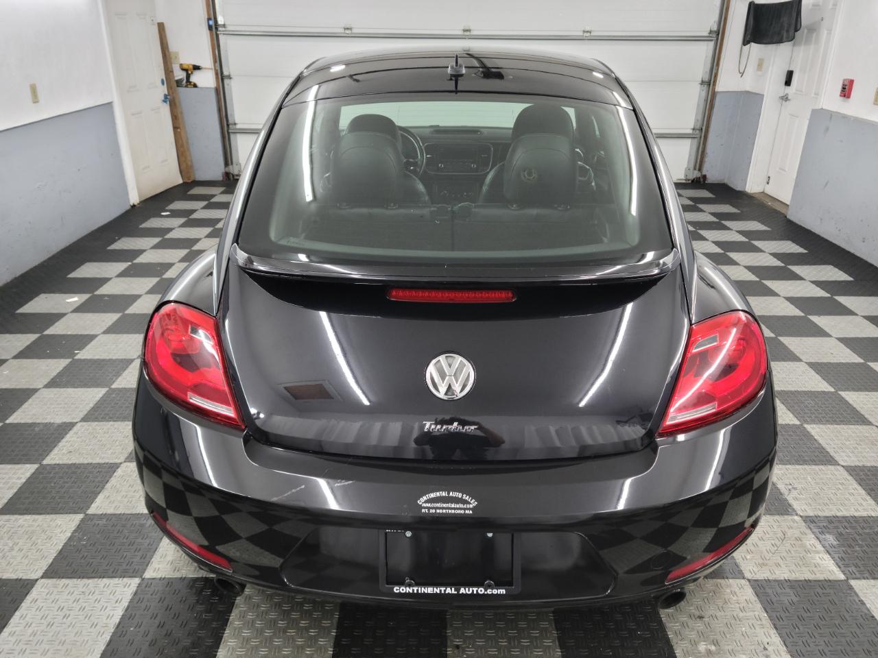 Volkswagen Beetle 2dr Cpe DSG 2.0T Turbo PZEV 2012
