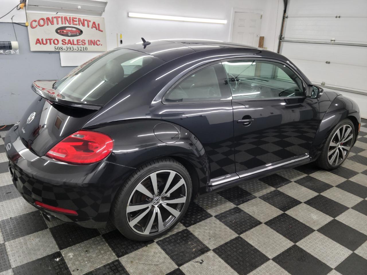 Volkswagen Beetle 2dr Cpe DSG 2.0T Turbo PZEV 2012