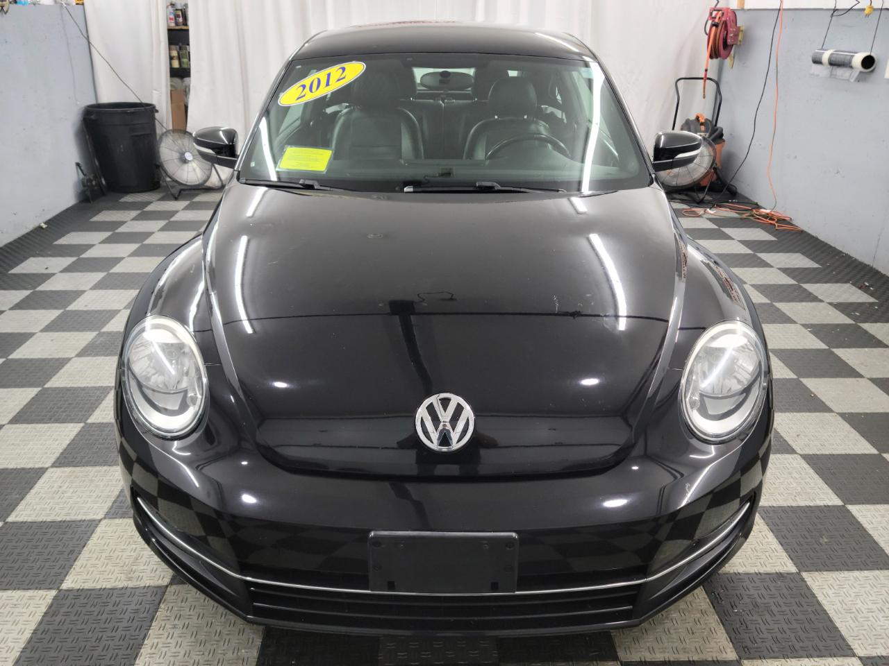 Volkswagen Beetle 2dr Cpe DSG 2.0T Turbo PZEV 2012