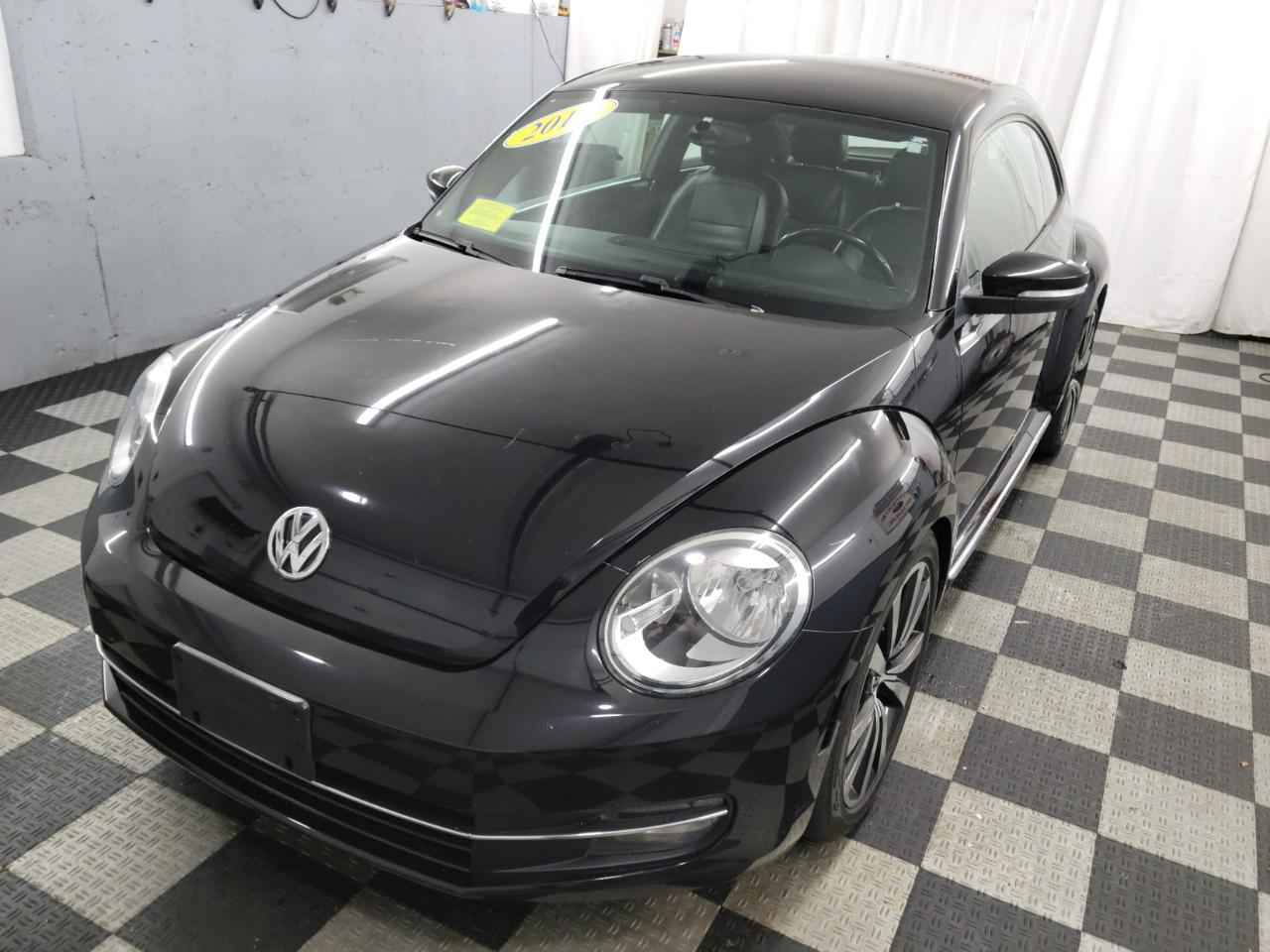 Volkswagen Beetle 2dr Cpe DSG 2.0T Turbo PZEV 2012