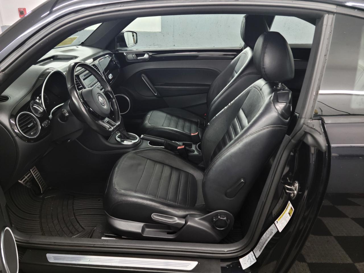 Volkswagen Beetle 2dr Cpe DSG 2.0T Turbo PZEV 2012