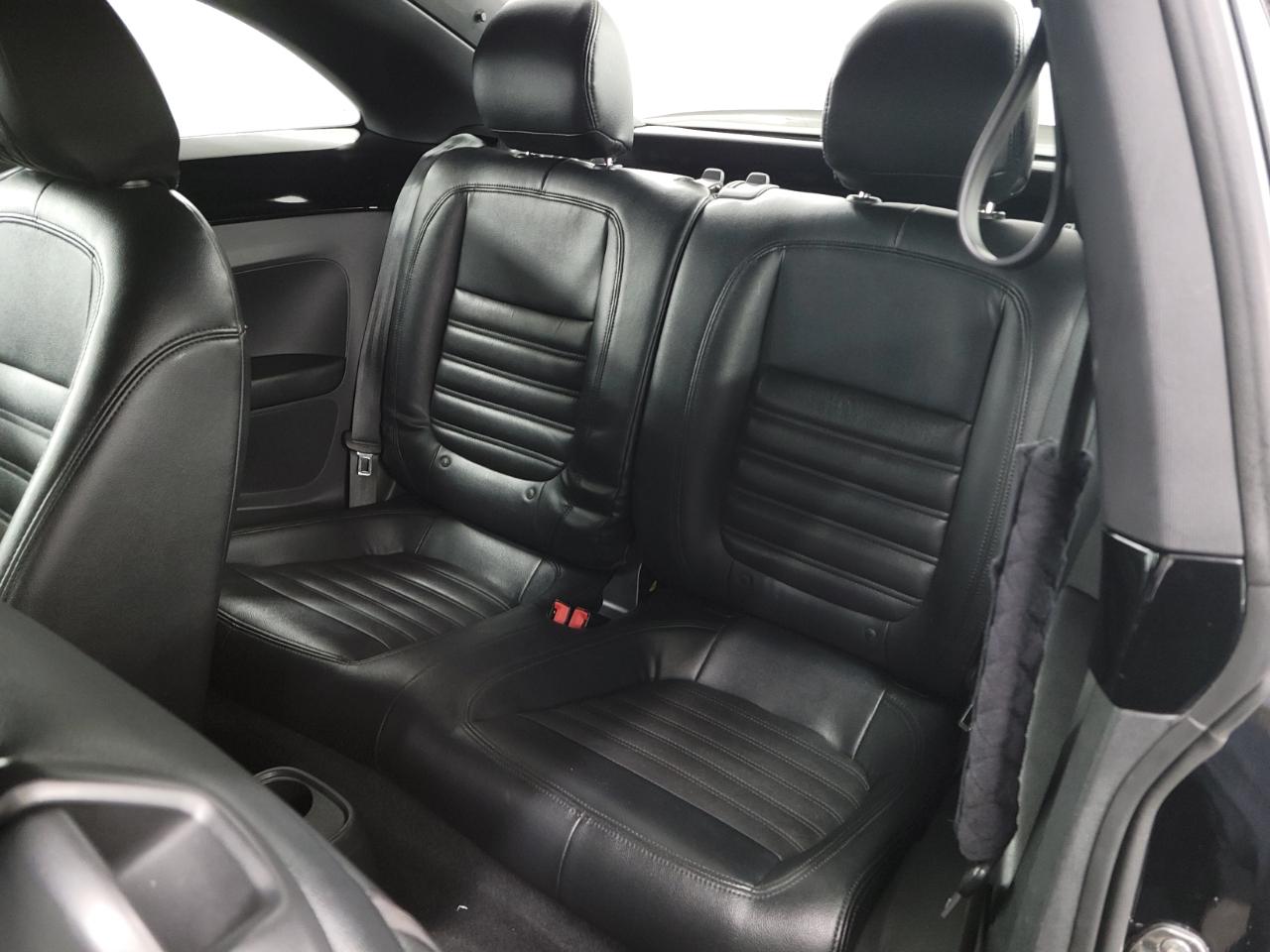 Volkswagen Beetle 2dr Cpe DSG 2.0T Turbo PZEV 2012