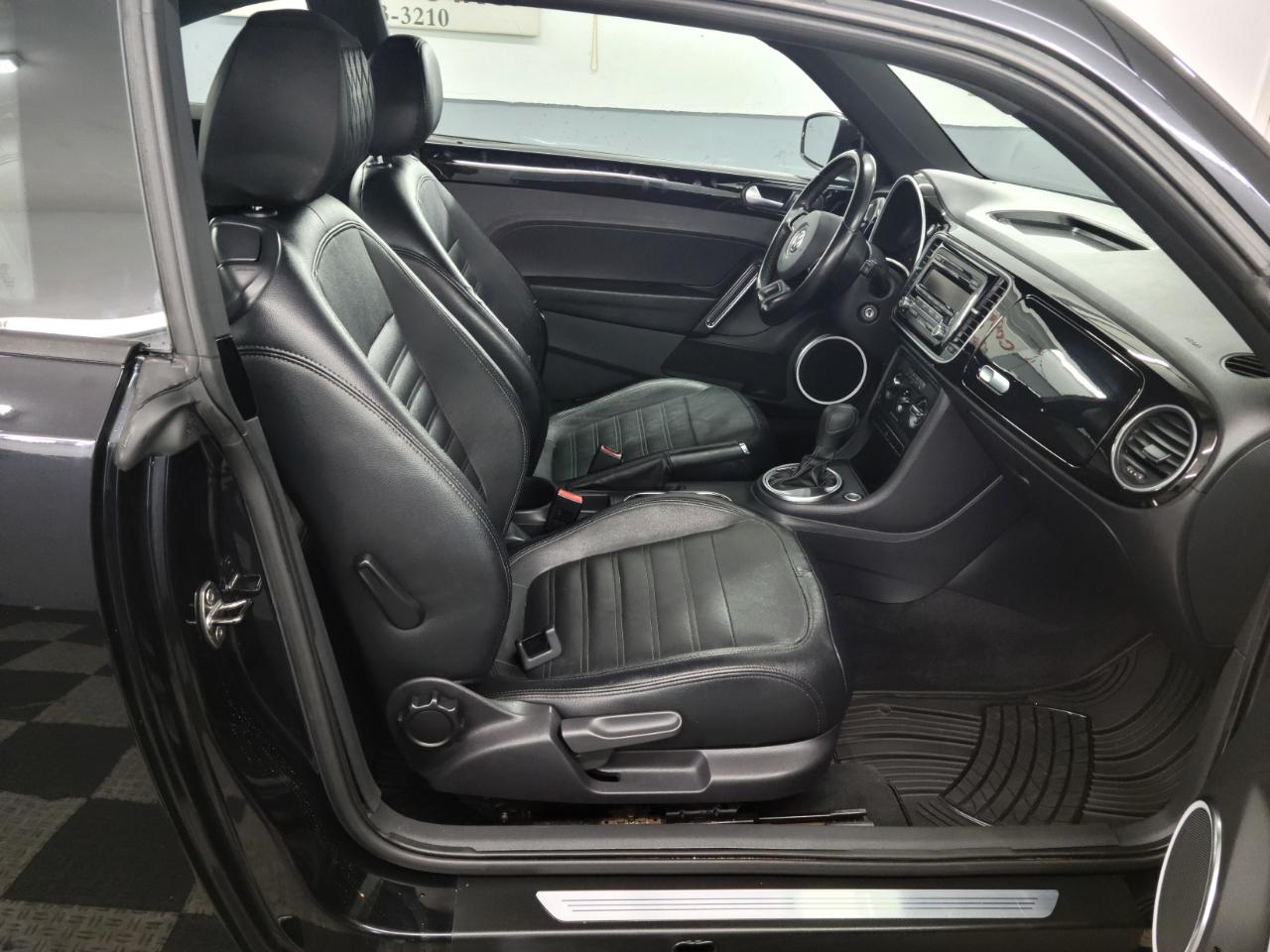 Volkswagen Beetle 2dr Cpe DSG 2.0T Turbo PZEV 2012