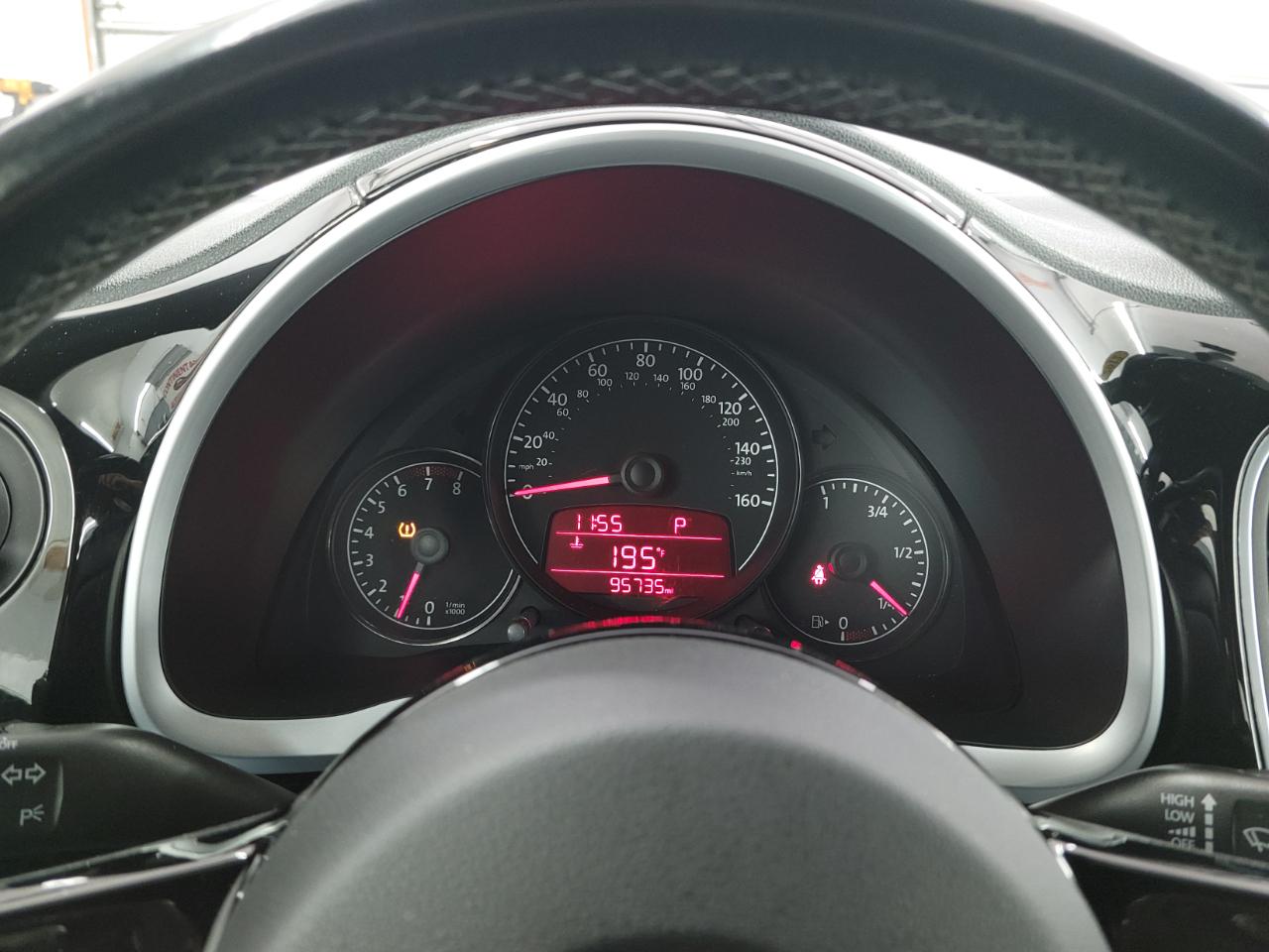 Volkswagen Beetle 2dr Cpe DSG 2.0T Turbo PZEV 2012