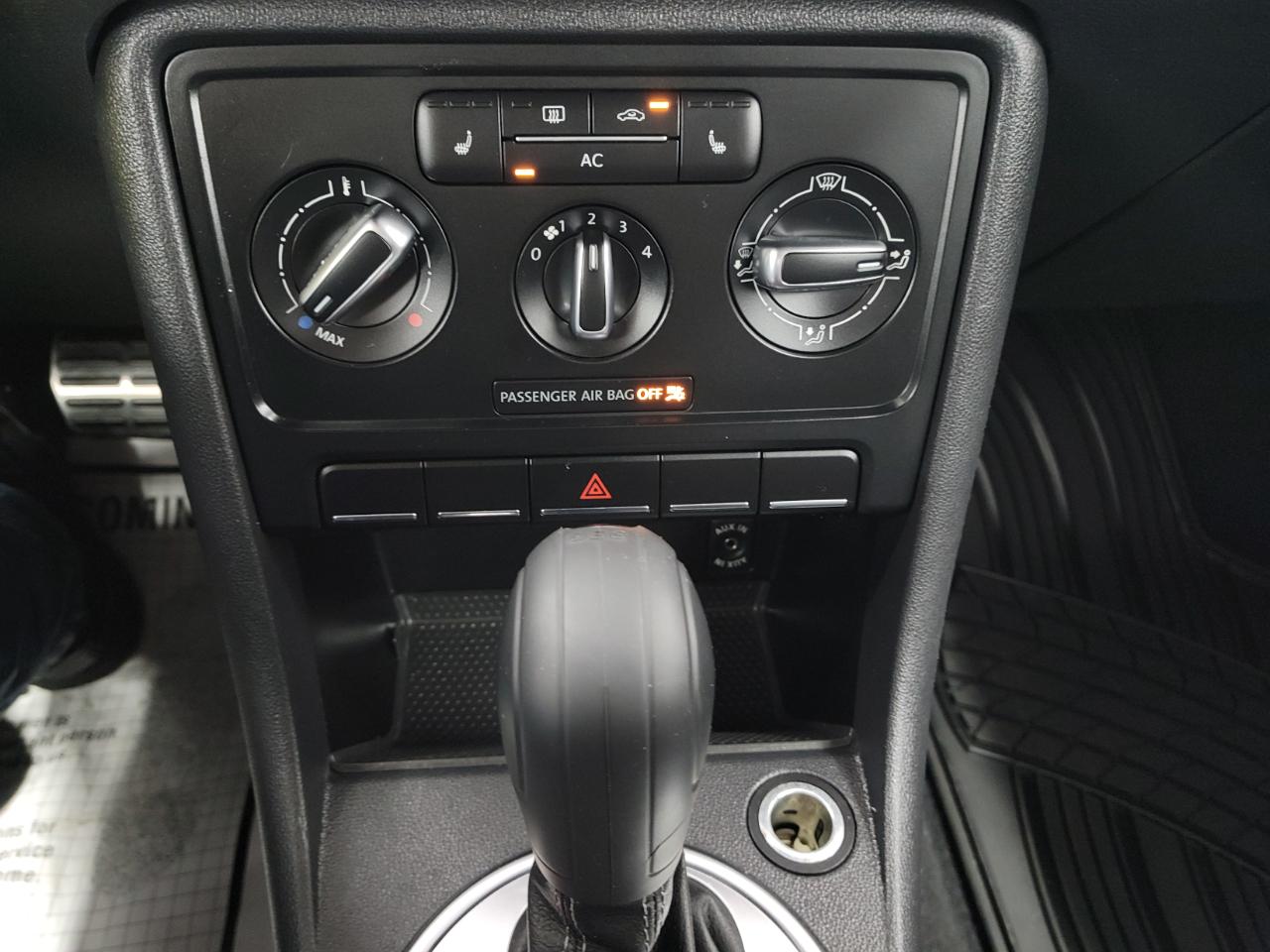 Volkswagen Beetle 2dr Cpe DSG 2.0T Turbo PZEV 2012