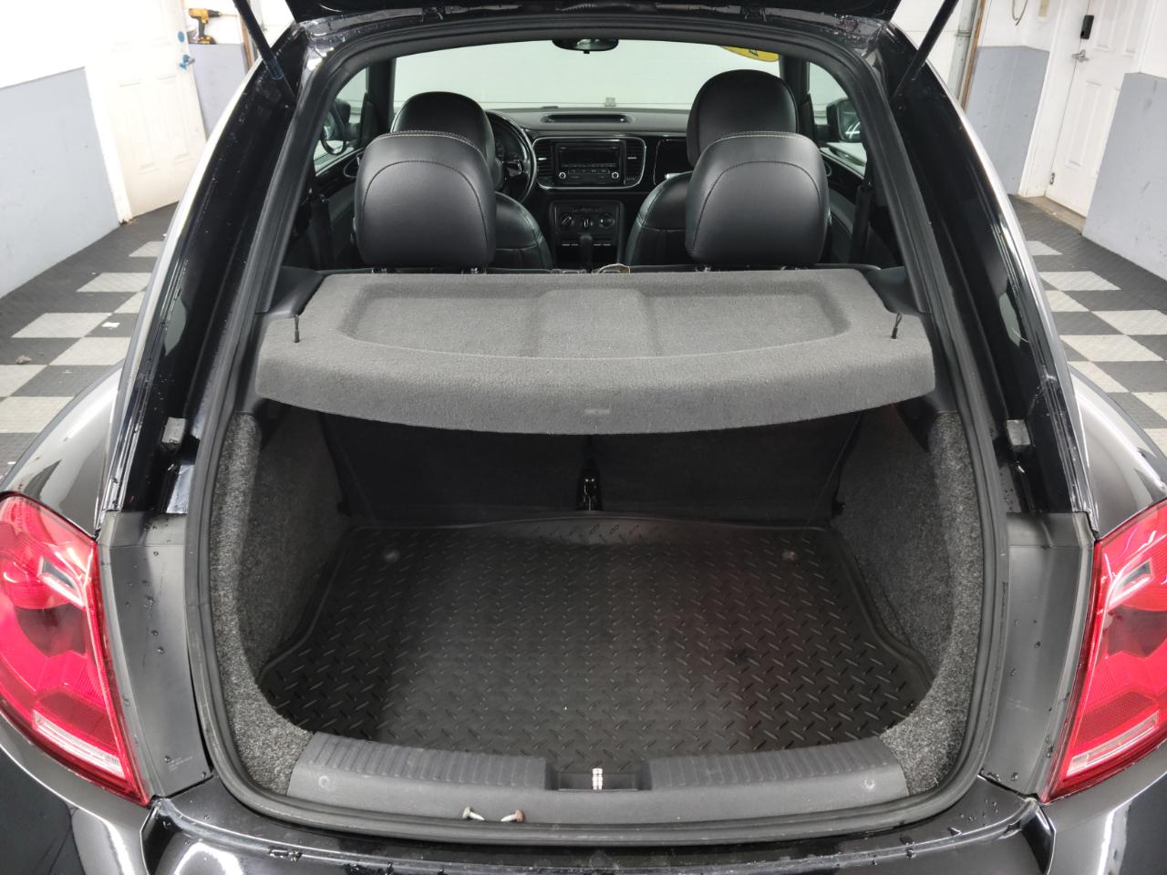 Volkswagen Beetle 2dr Cpe DSG 2.0T Turbo PZEV 2012