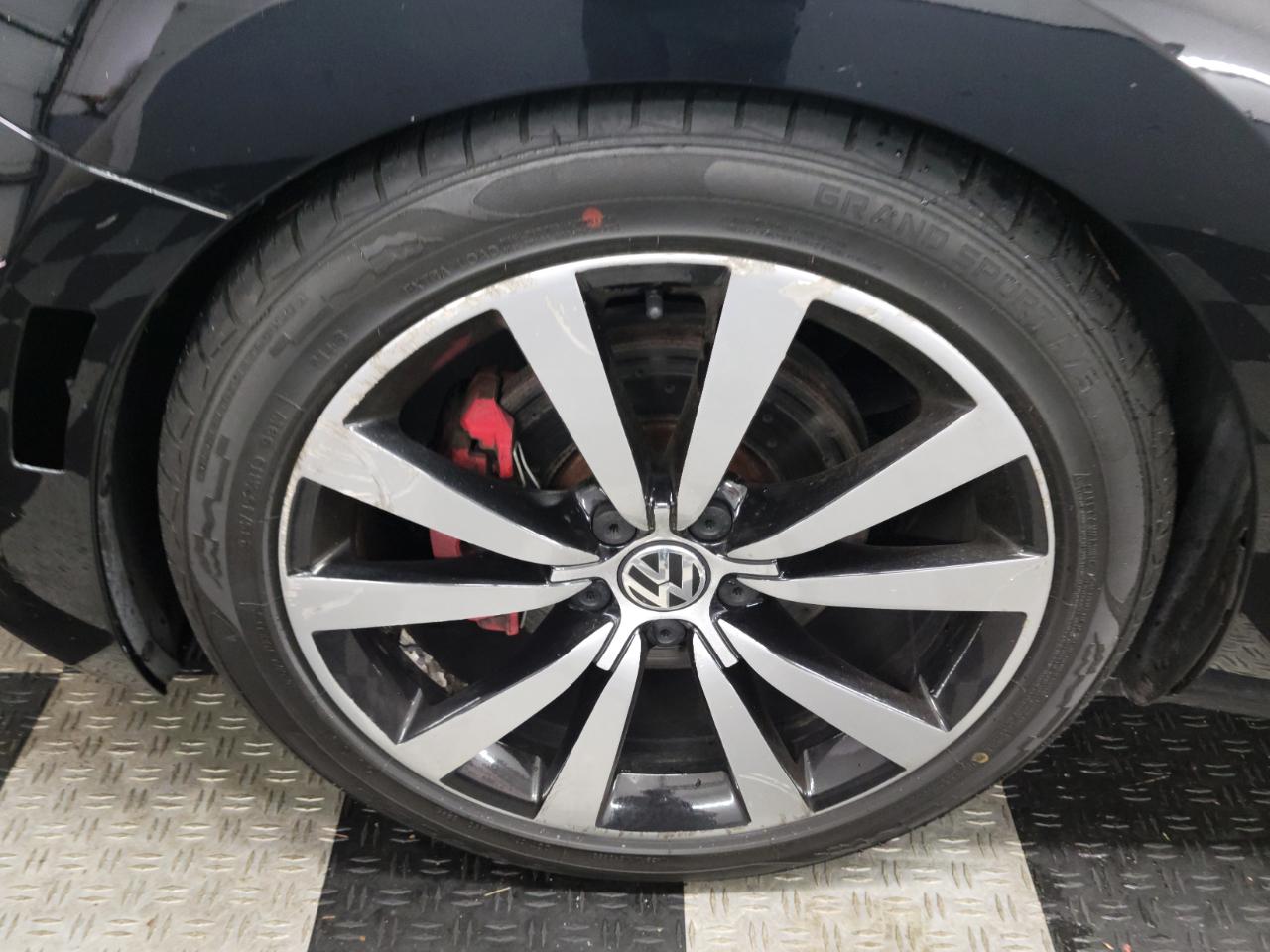 Volkswagen Beetle 2dr Cpe DSG 2.0T Turbo PZEV 2012