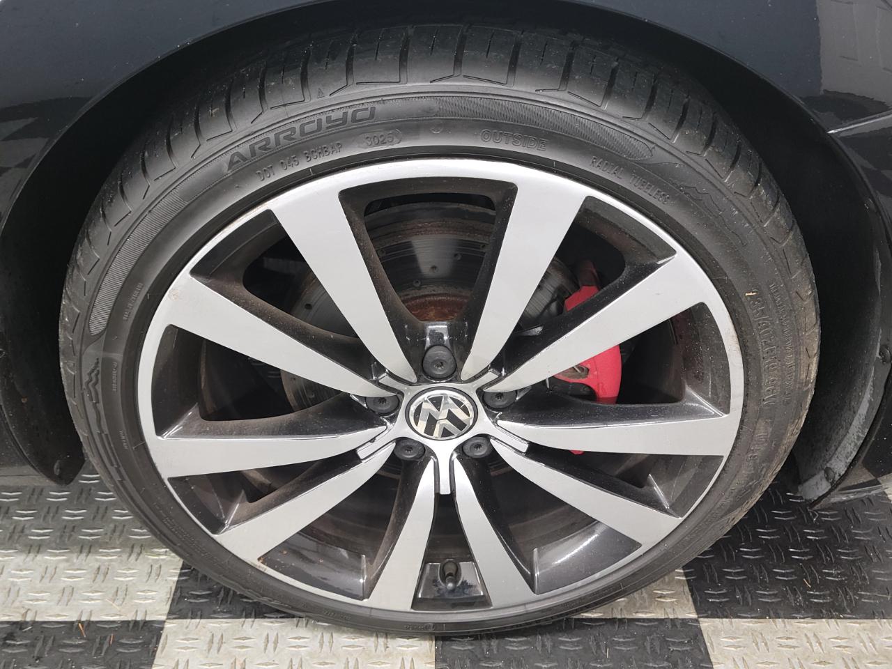 Volkswagen Beetle 2dr Cpe DSG 2.0T Turbo PZEV 2012
