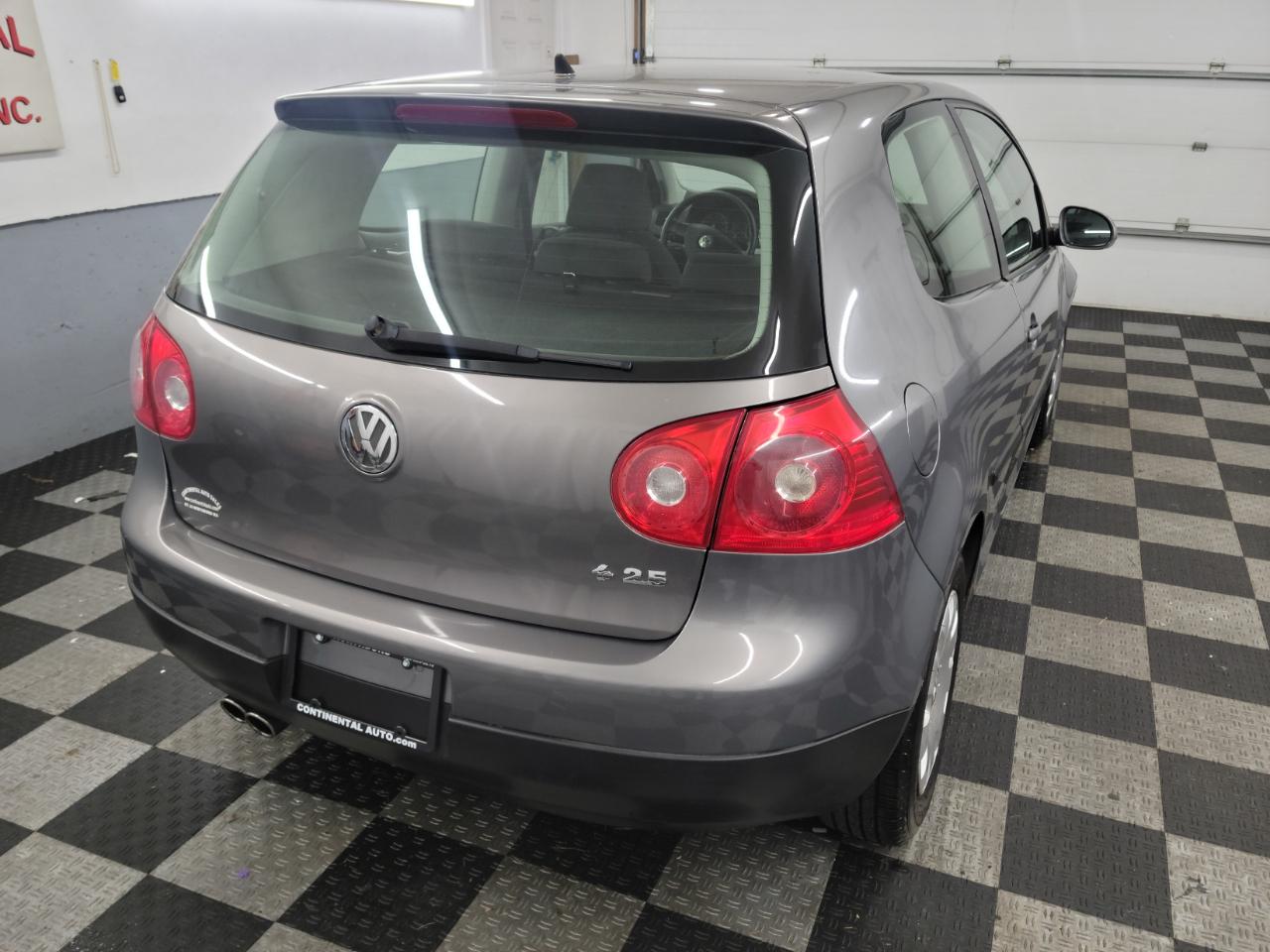 Volkswagen Rabbit 2dr HB Auto S 2008