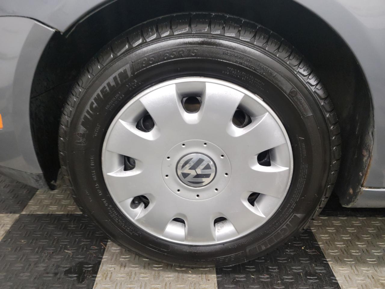 Volkswagen Rabbit 2dr HB Auto S 2008