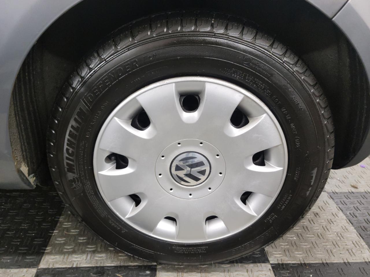 Volkswagen Rabbit 2dr HB Auto S 2008