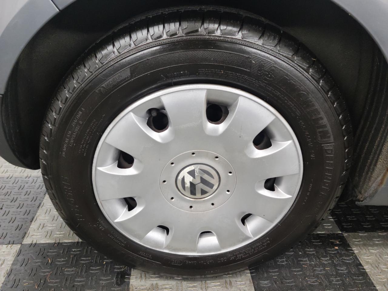 Volkswagen Rabbit 2dr HB Auto S 2008