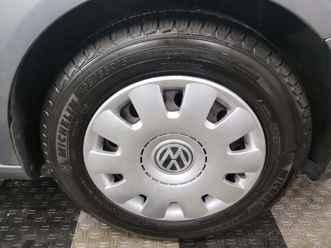 Volkswagen Rabbit 2dr HB Auto S 2008