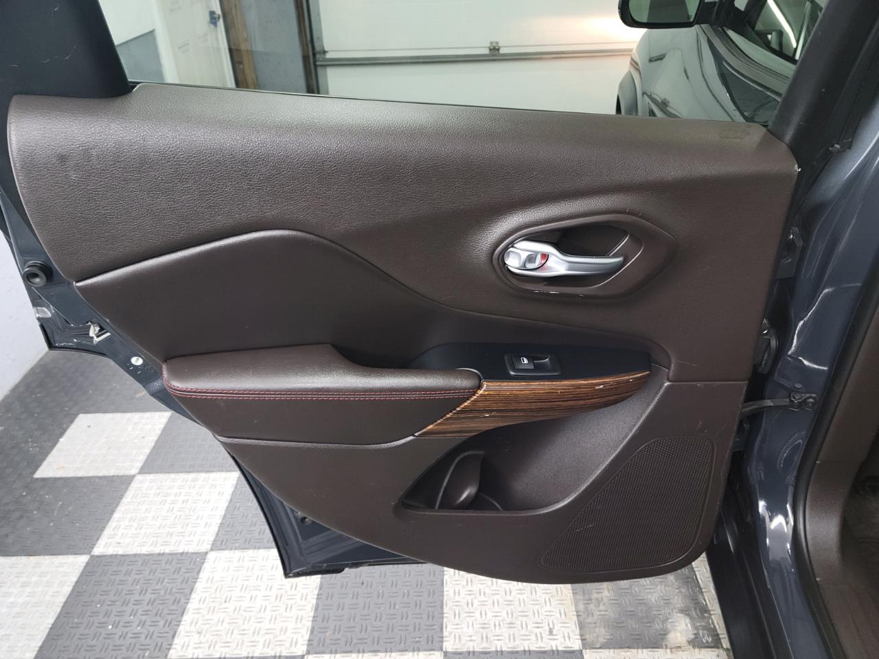 Jeep Cherokee 4WD 4dr Trailhawk 2016