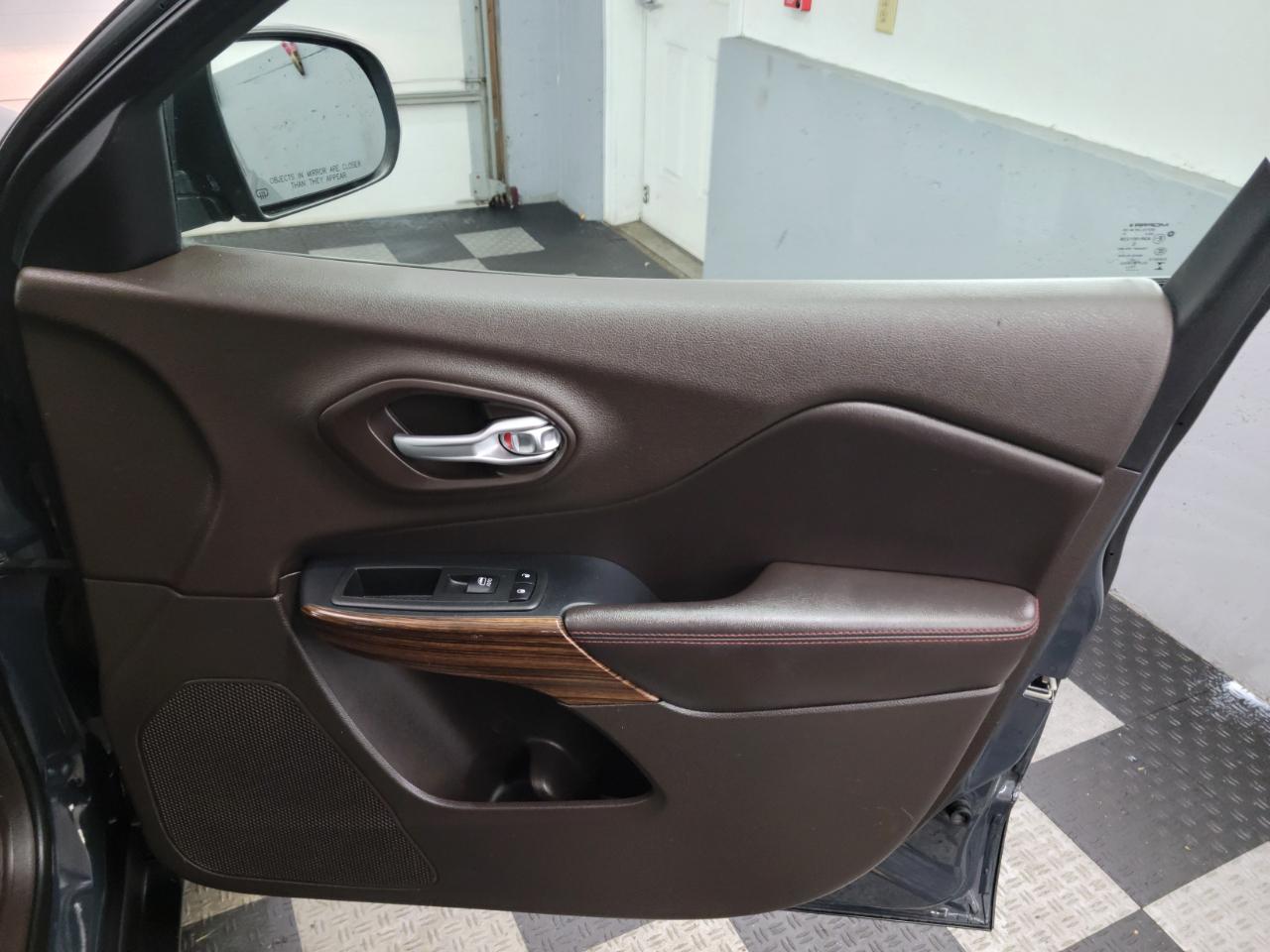 Jeep Cherokee 4WD 4dr Trailhawk 2016