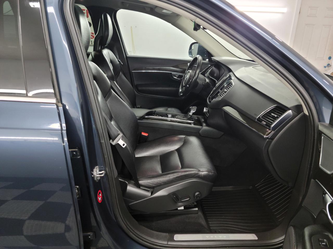 Volvo XC90 T6 AWD 7-Passenger Momentum 2018