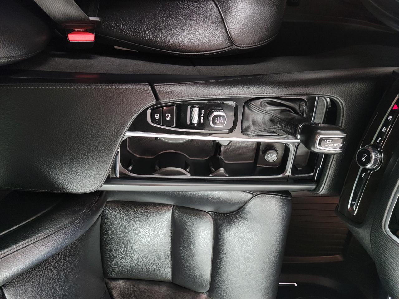 Volvo XC90 T6 AWD 7-Passenger Momentum 2018