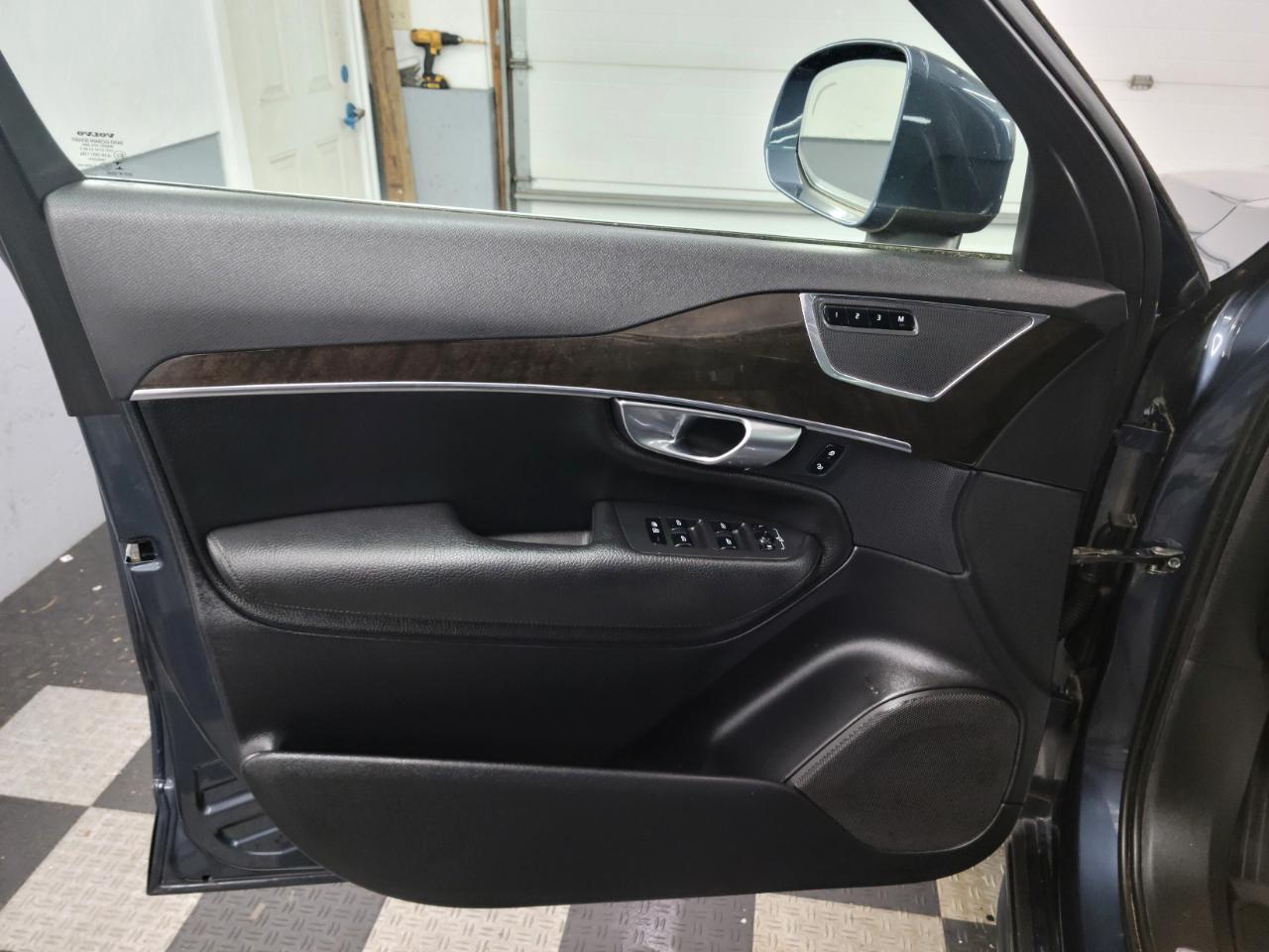 Volvo XC90 T6 AWD 7-Passenger Momentum 2018