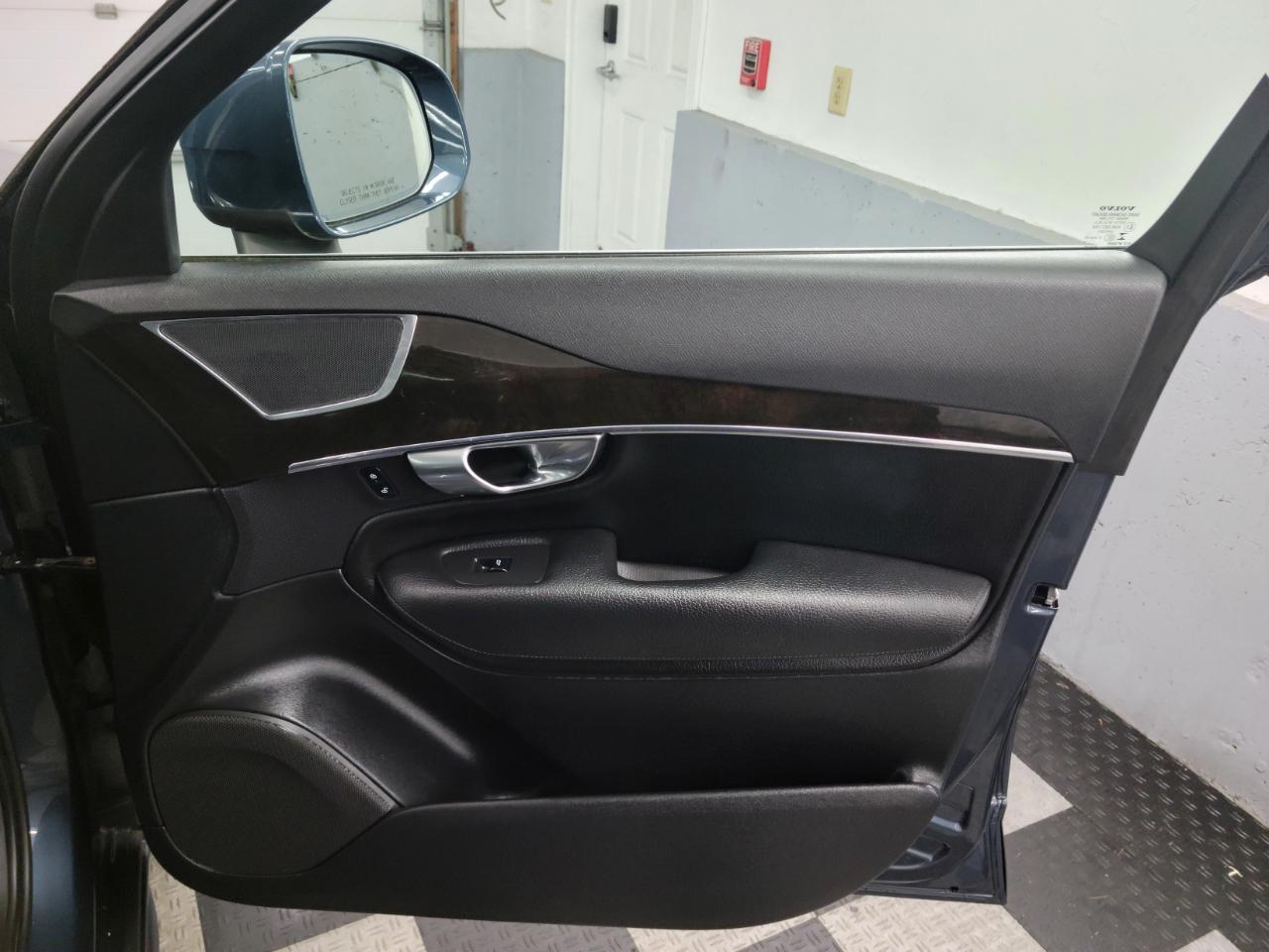 Volvo XC90 T6 AWD 7-Passenger Momentum 2018