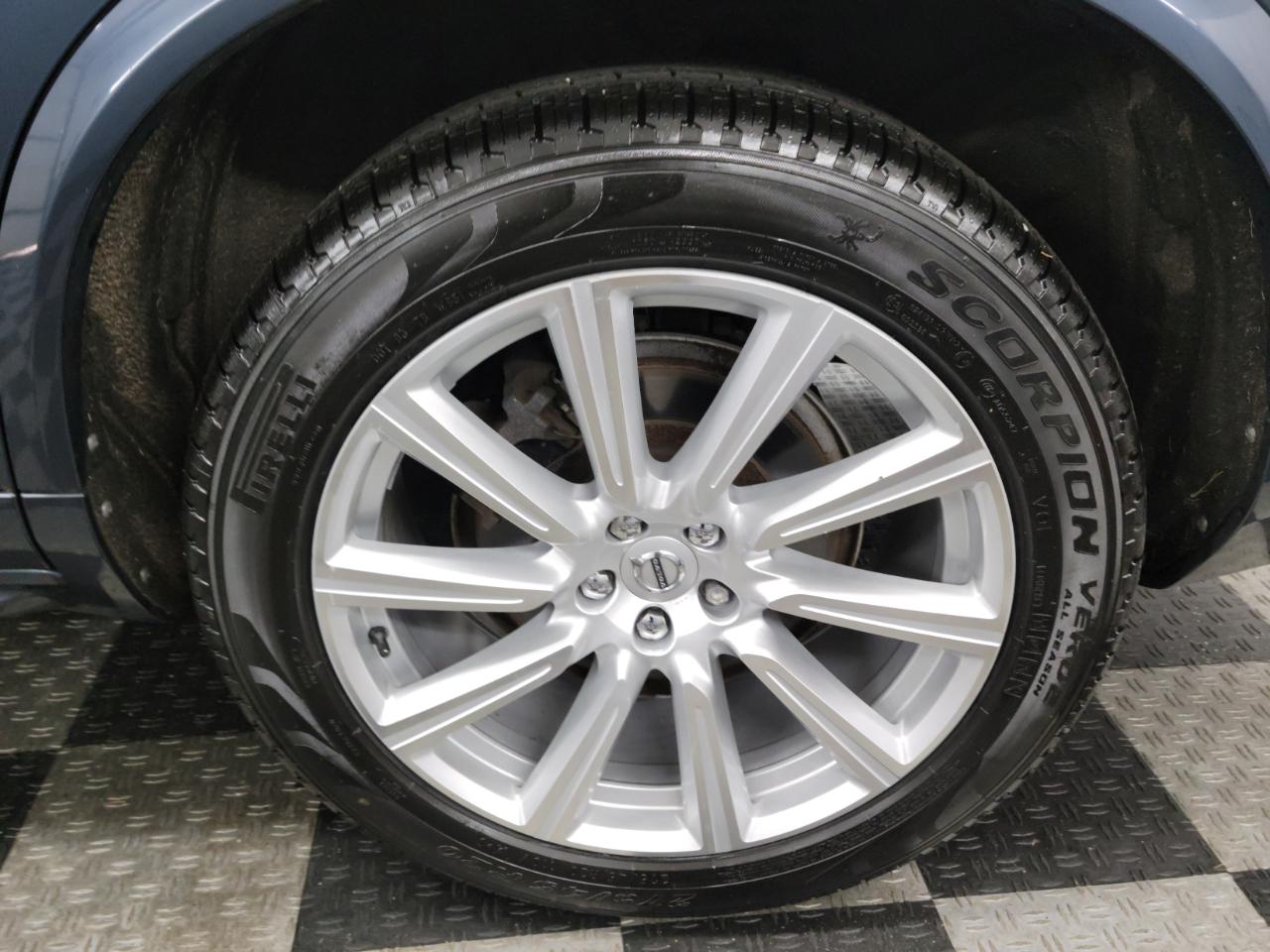 Volvo XC90 T6 AWD 7-Passenger Momentum 2018