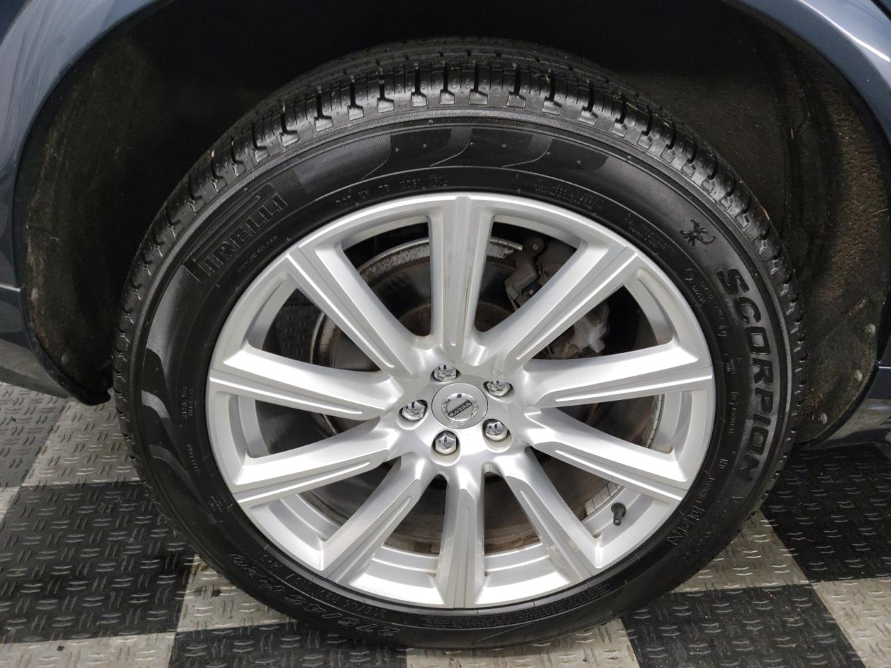 Volvo XC90 T6 AWD 7-Passenger Momentum 2018