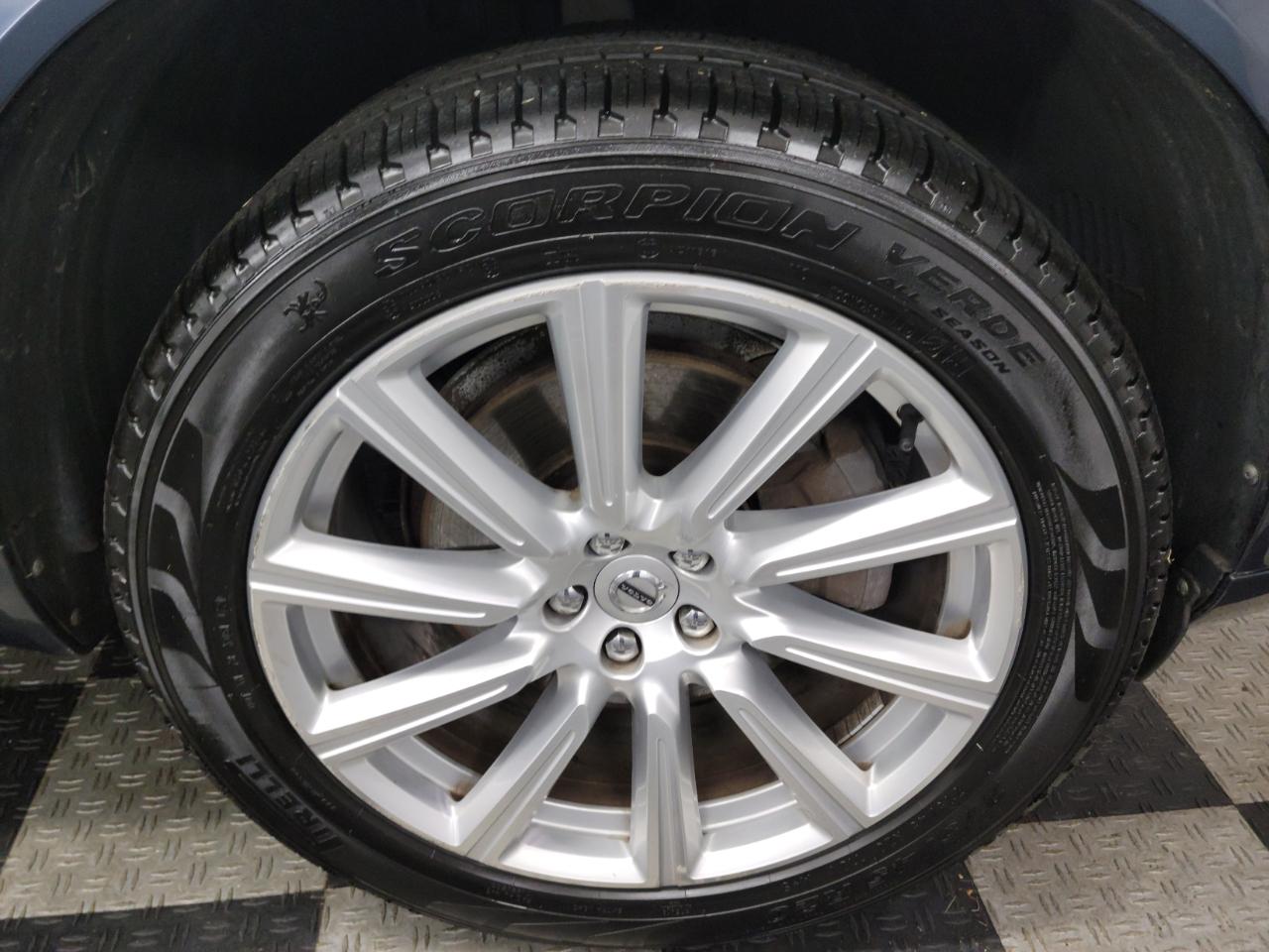Volvo XC90 T6 AWD 7-Passenger Momentum 2018