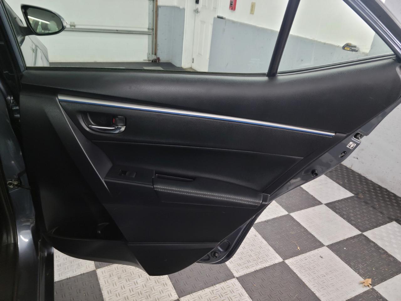 Toyota Corolla 4dr Sdn CVT S (Natl) 2014