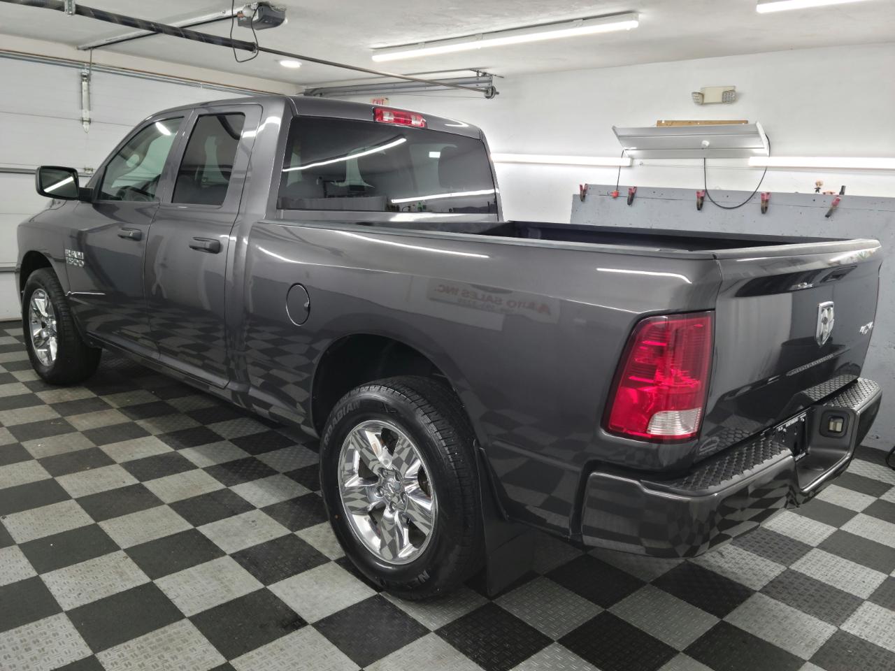 RAM 1500 Express 4x4 Quad Cab 6'4" Box 2018
