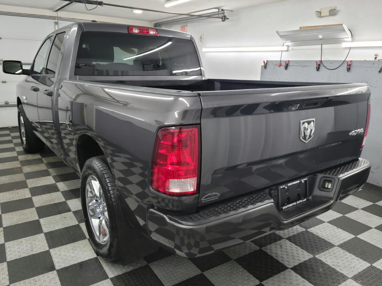 RAM 1500 Express 4x4 Quad Cab 6'4" Box 2018