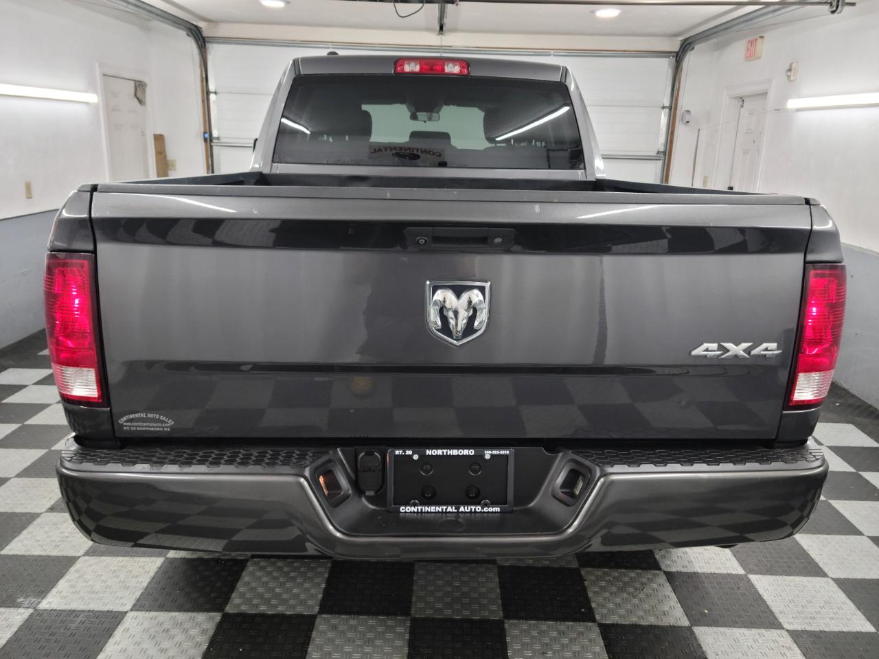 RAM 1500 Express 4x4 Quad Cab 6'4" Box 2018