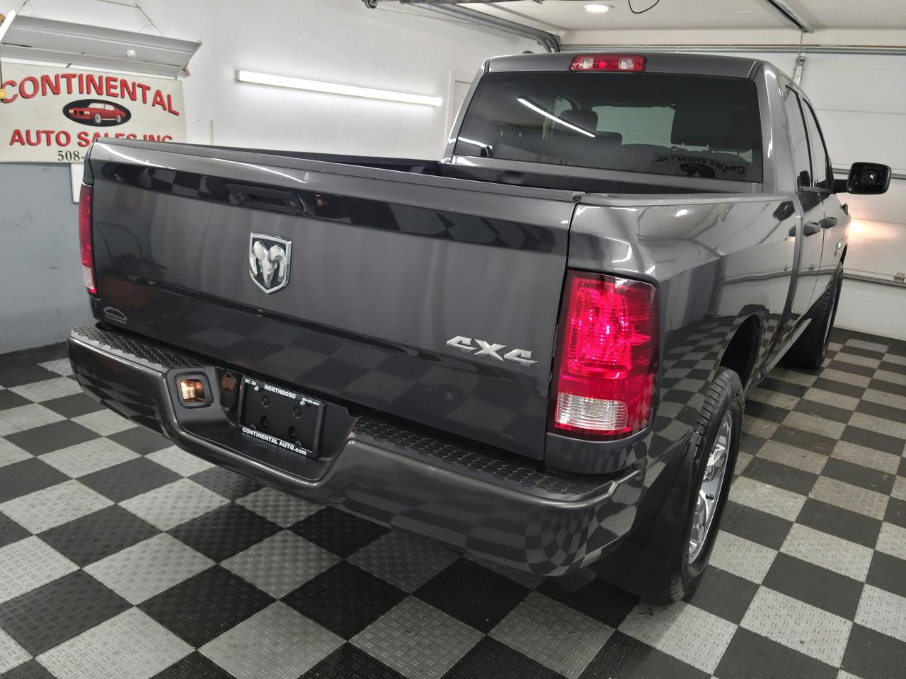 RAM 1500 Express 4x4 Quad Cab 6'4" Box 2018