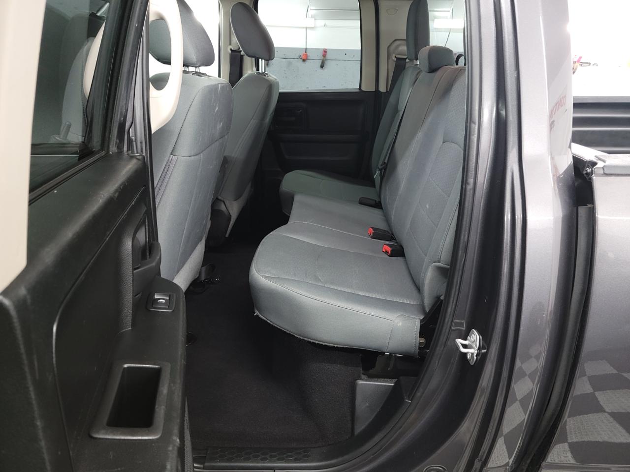 RAM 1500 Express 4x4 Quad Cab 6'4" Box 2018