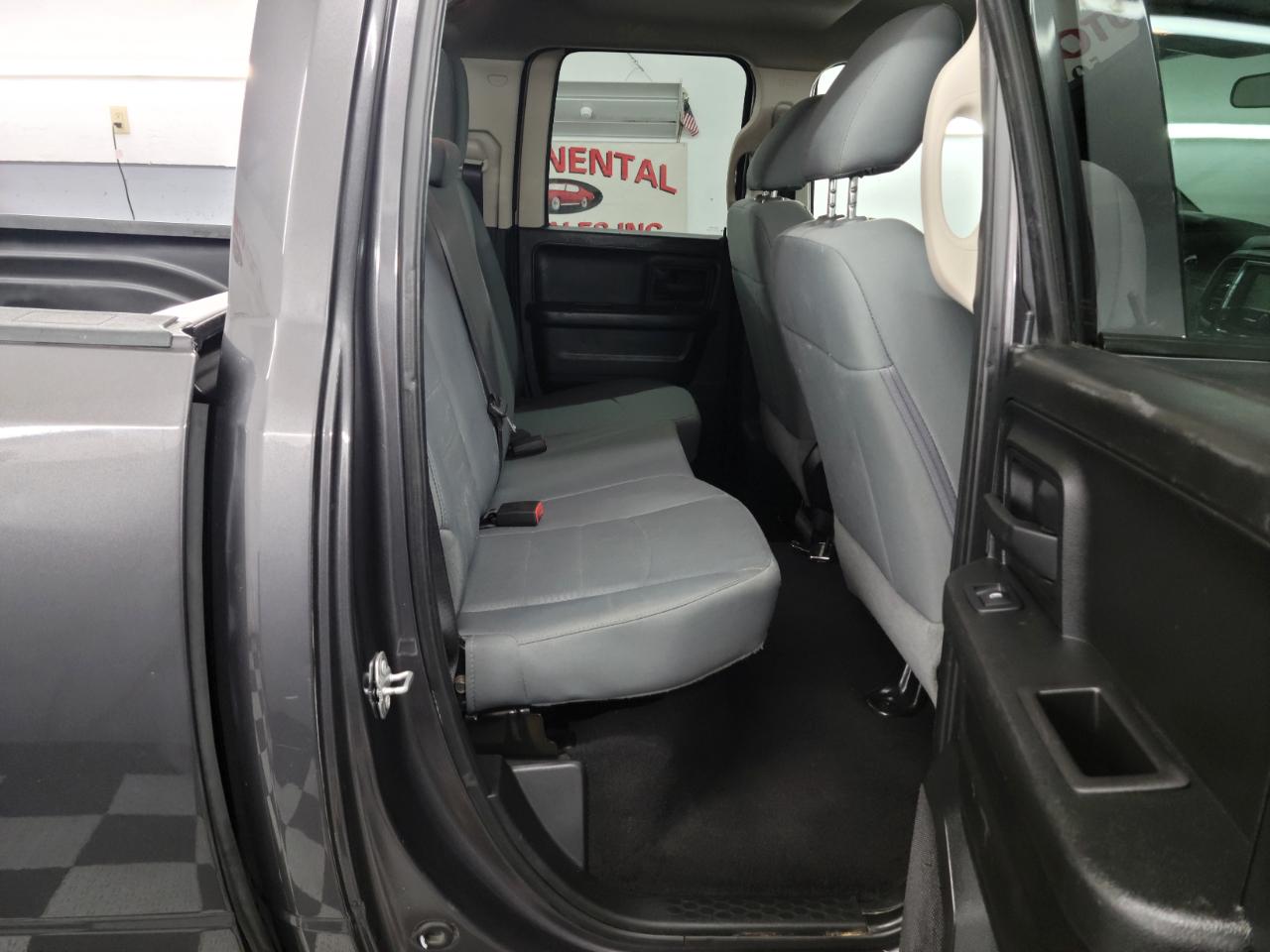 RAM 1500 Express 4x4 Quad Cab 6'4" Box 2018