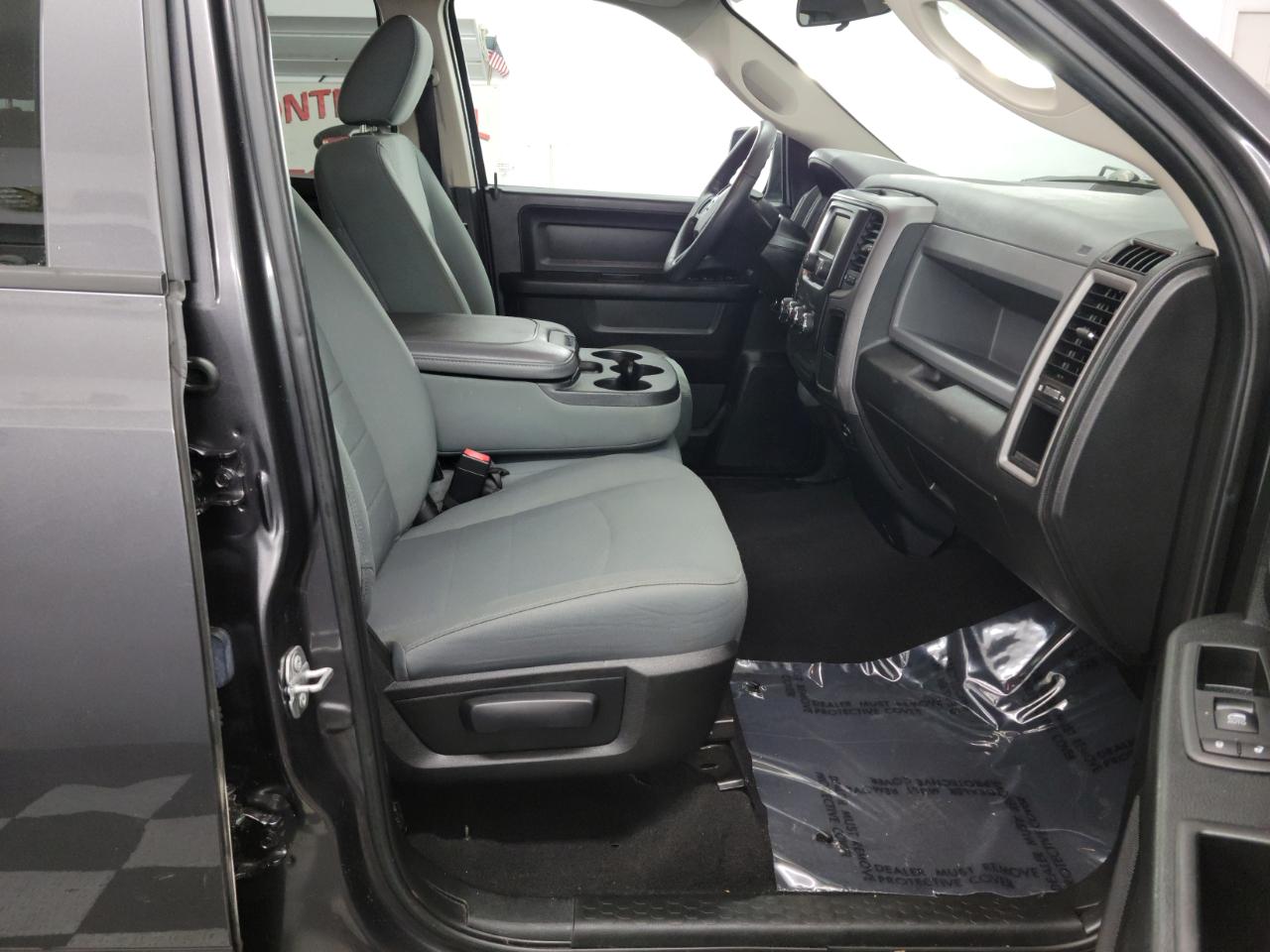 RAM 1500 Express 4x4 Quad Cab 6'4" Box 2018