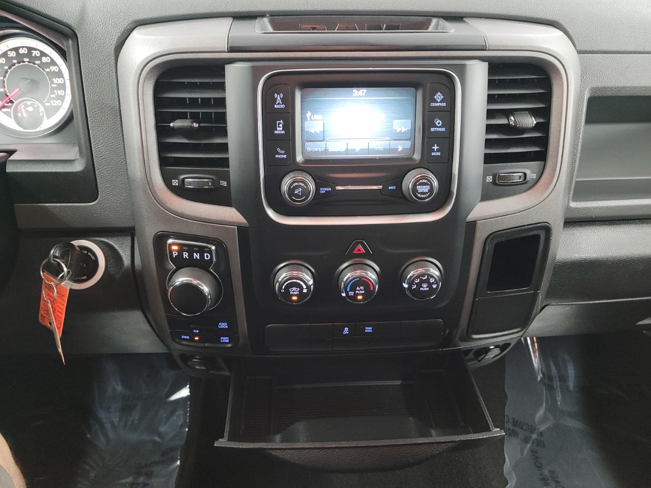 RAM 1500 Express 4x4 Quad Cab 6'4" Box 2018