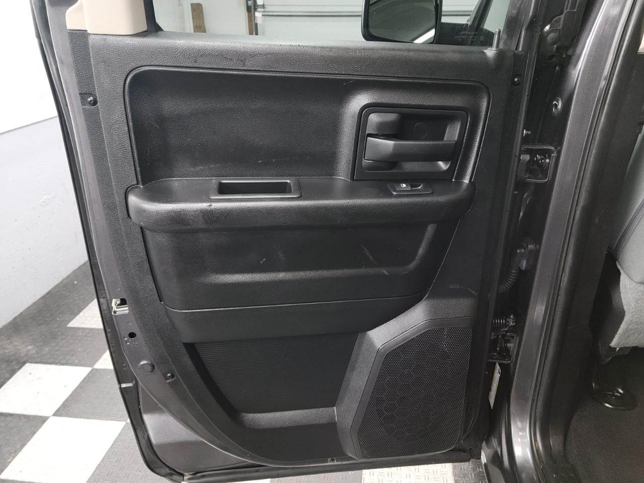 RAM 1500 Express 4x4 Quad Cab 6'4" Box 2018