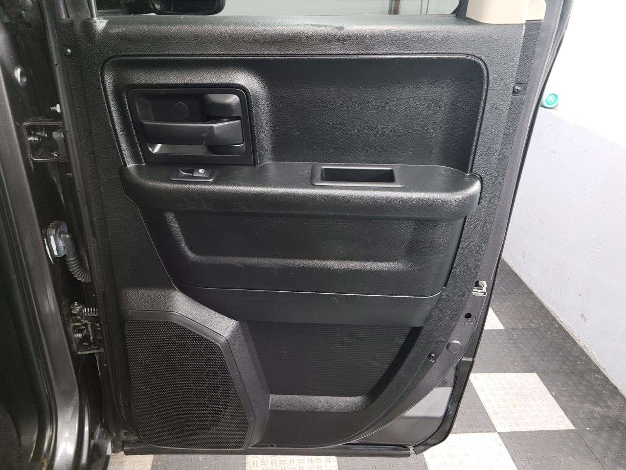 RAM 1500 Express 4x4 Quad Cab 6'4" Box 2018