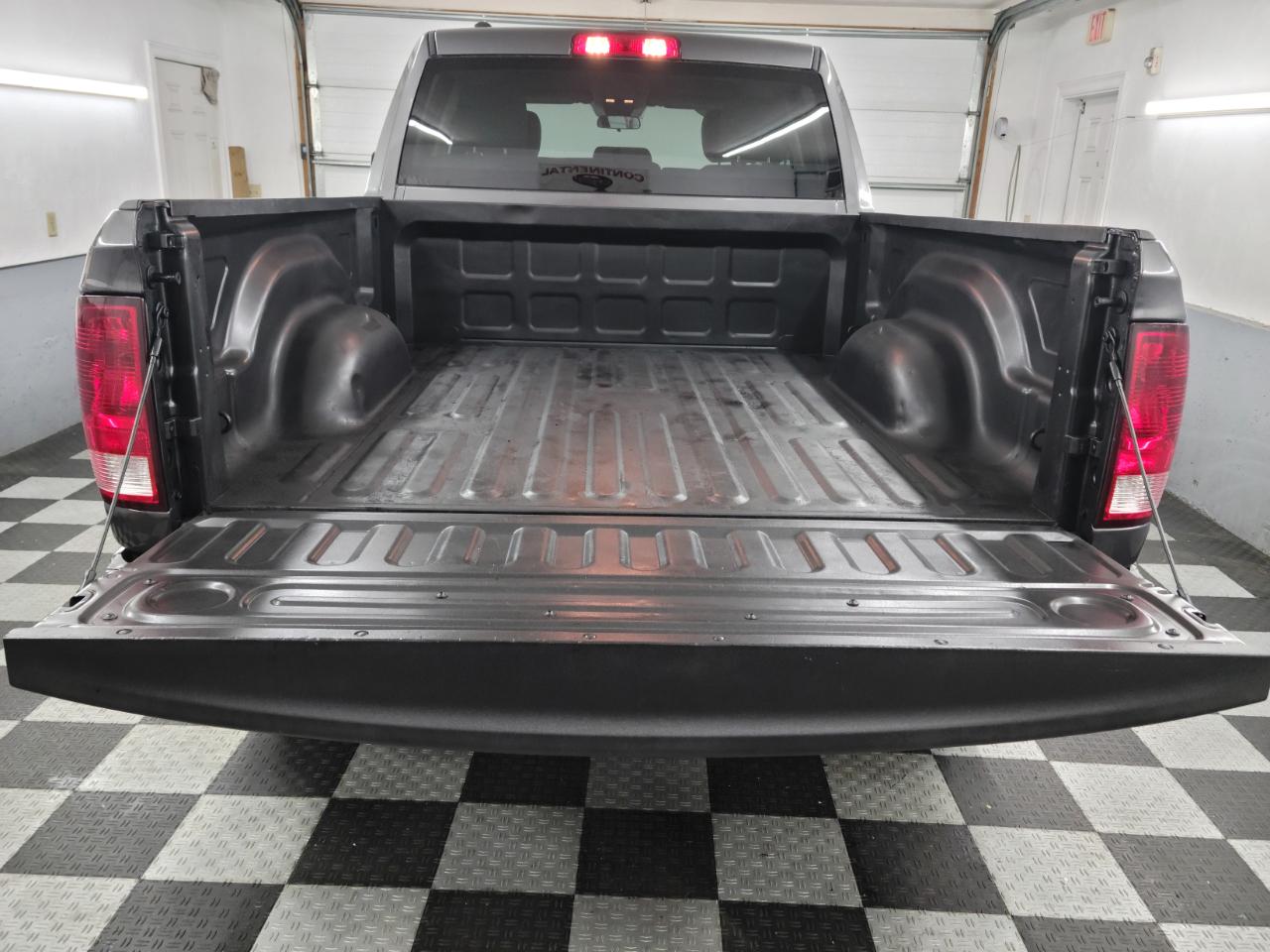 RAM 1500 Express 4x4 Quad Cab 6'4" Box 2018