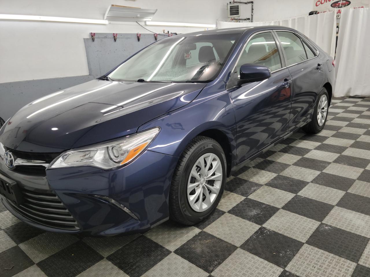Toyota Camry 4dr Sdn LE Auto 2015