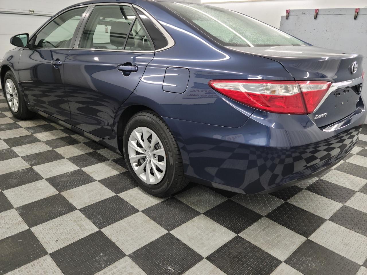 Toyota Camry 4dr Sdn LE Auto 2015