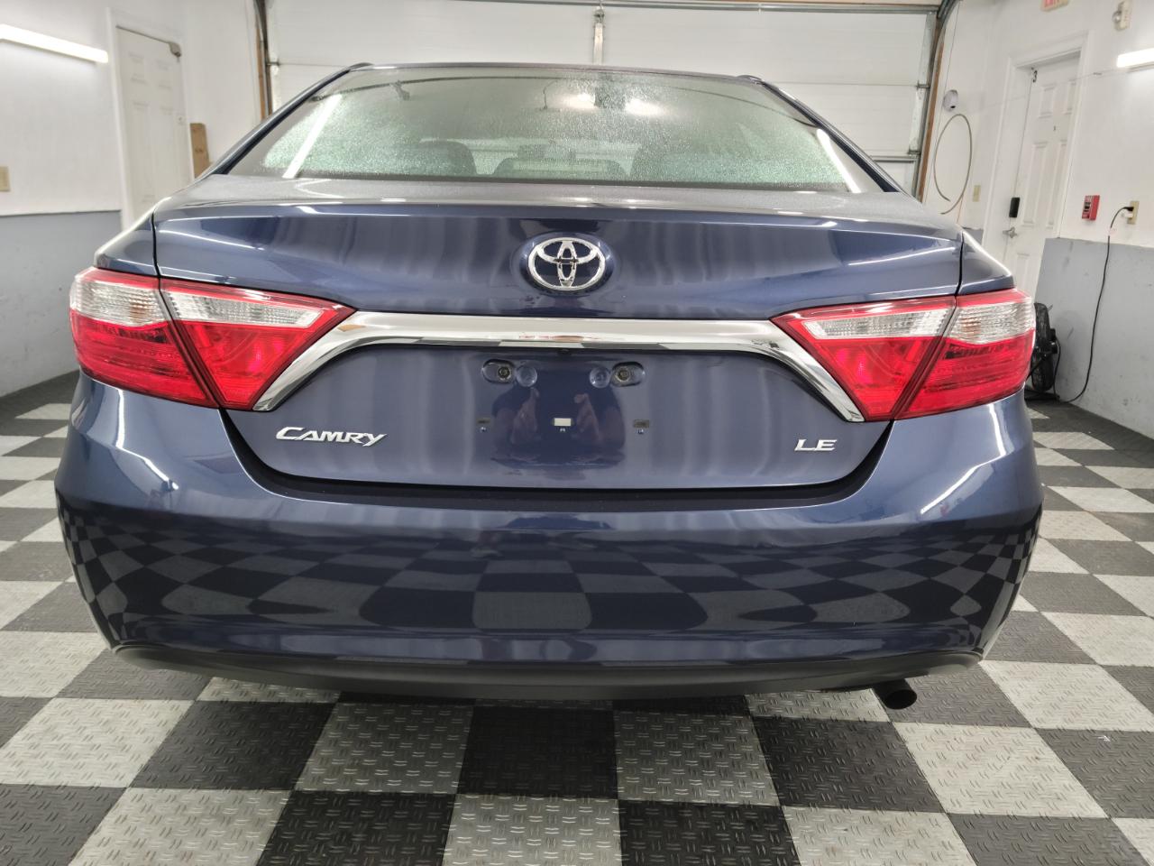 Toyota Camry 4dr Sdn LE Auto 2015