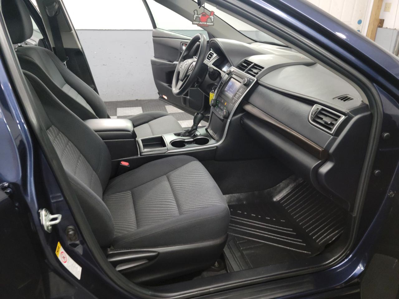 Toyota Camry 4dr Sdn LE Auto 2015