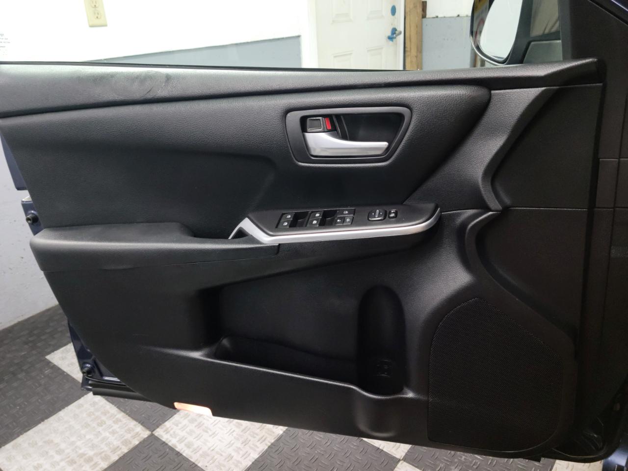 Toyota Camry 4dr Sdn LE Auto 2015