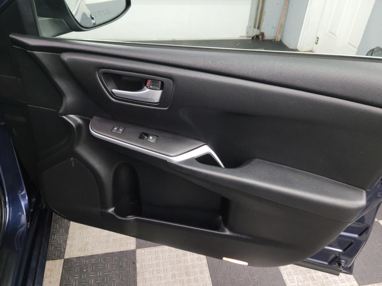 Toyota Camry 4dr Sdn LE Auto 2015